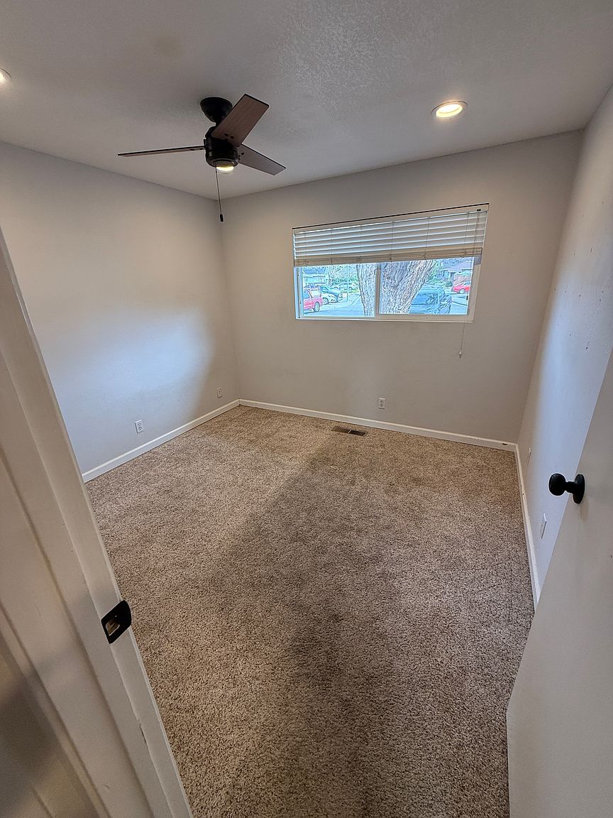 663 Bambi Ln photo 3