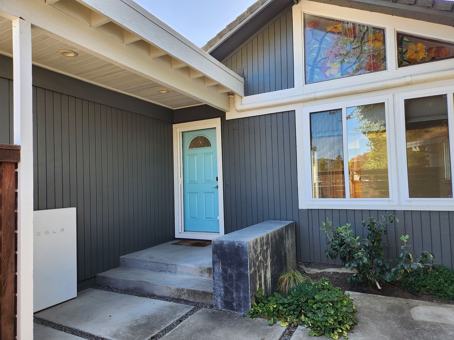 401 Korbel Pl photo 2