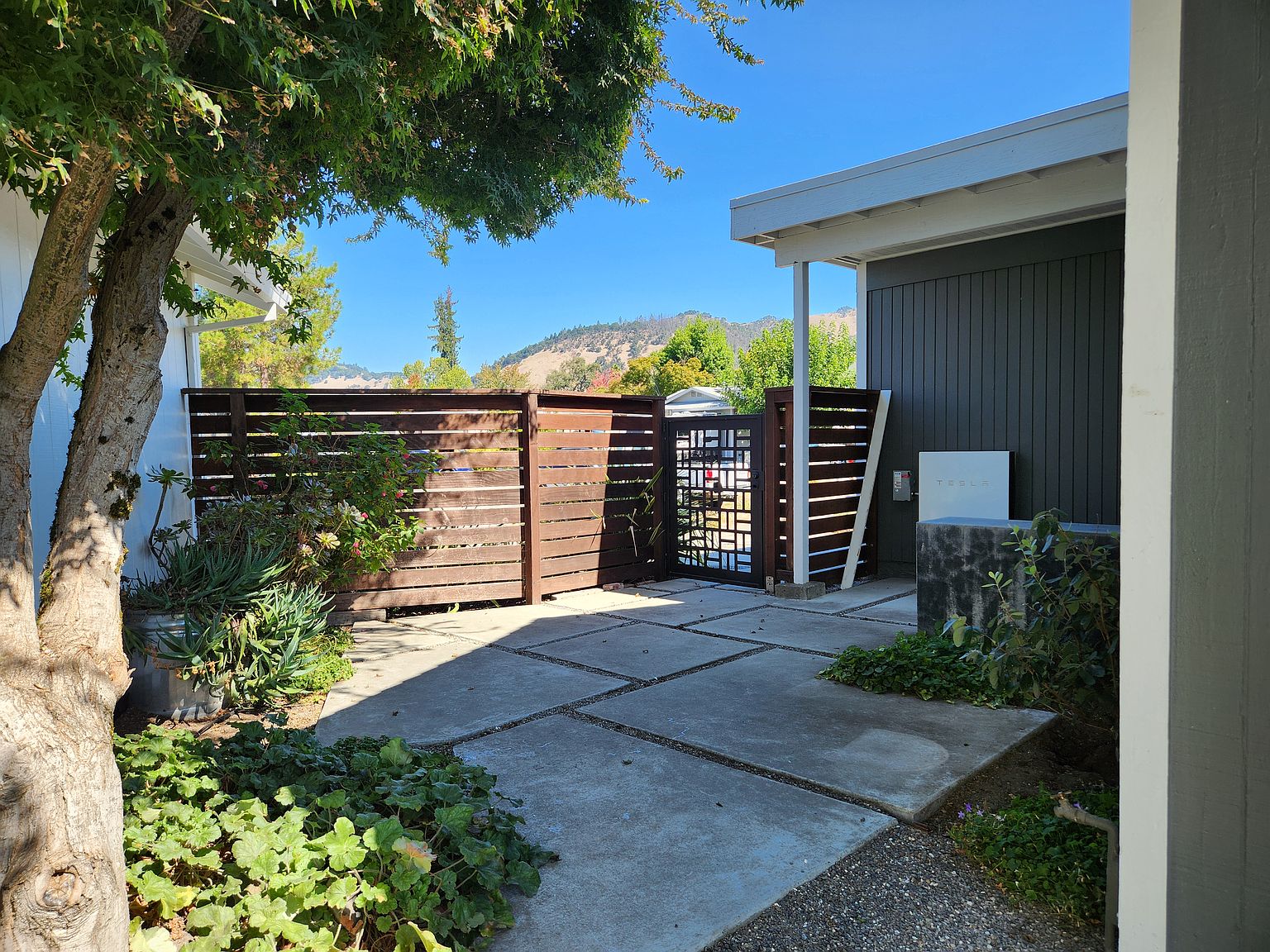 401 Korbel Pl photo 3