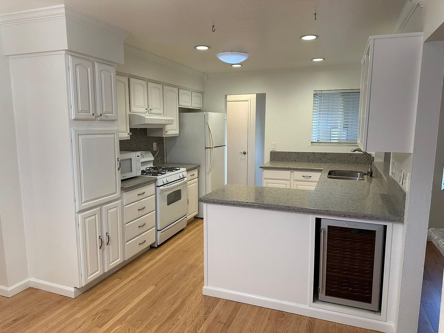 3BR/2BA Single Family House on Emerald Park Ct · Santa Rosa photo 5