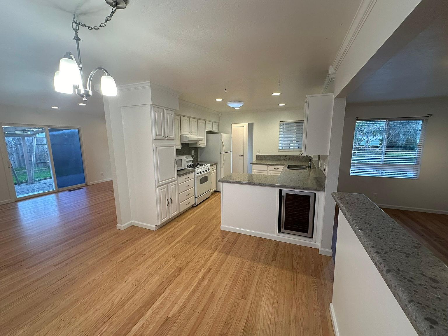 3BR/2BA Single Family House on Emerald Park Ct · Santa Rosa photo 4