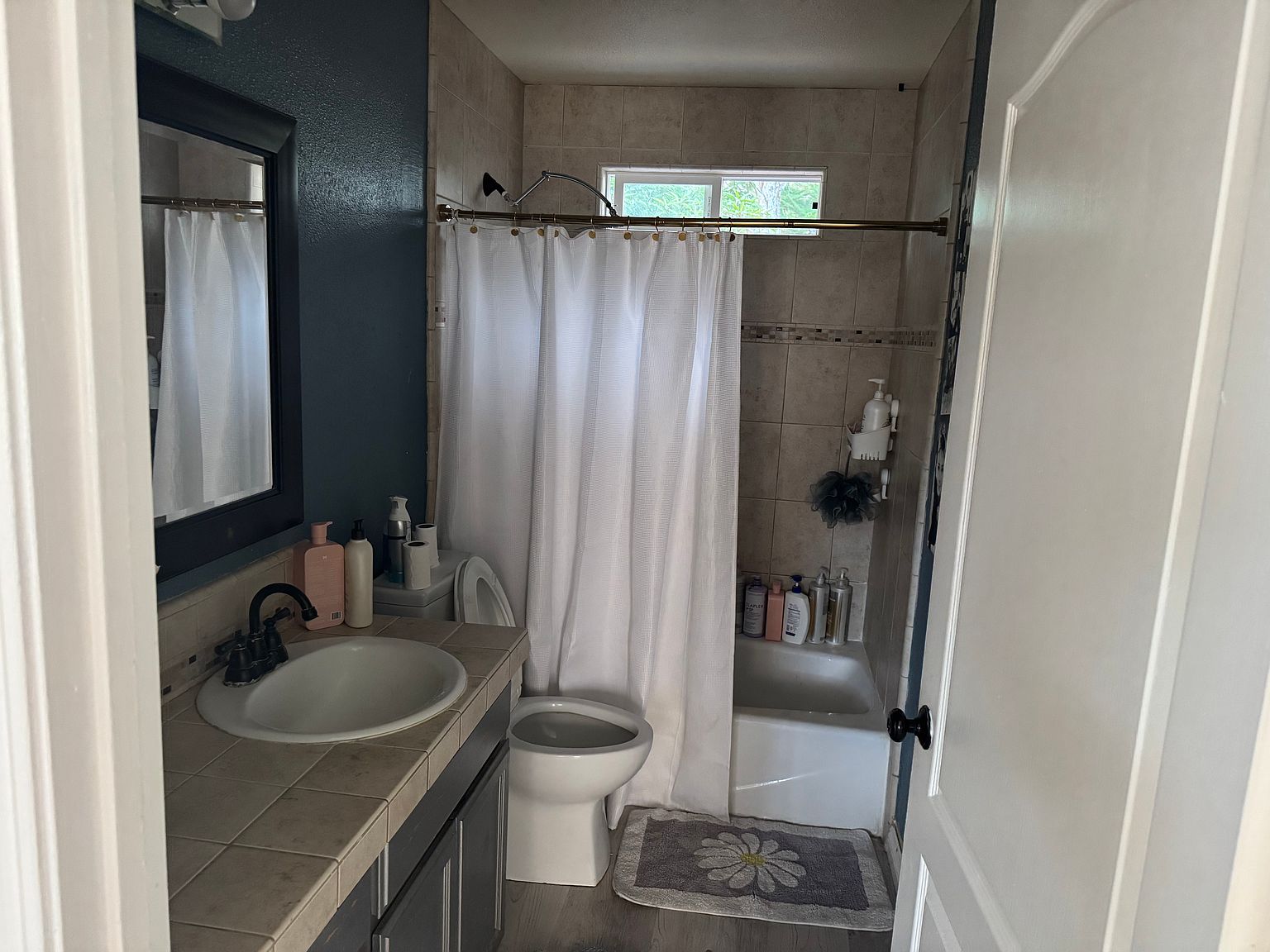 1453 High St photo 3