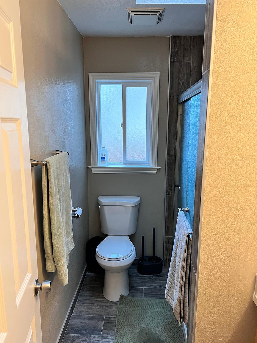 1107 Bay St photo 5