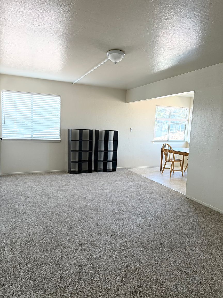 522 Riverside Ave photo 3