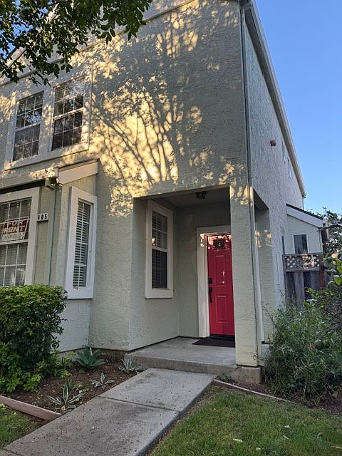 405 Village Cir photo 2