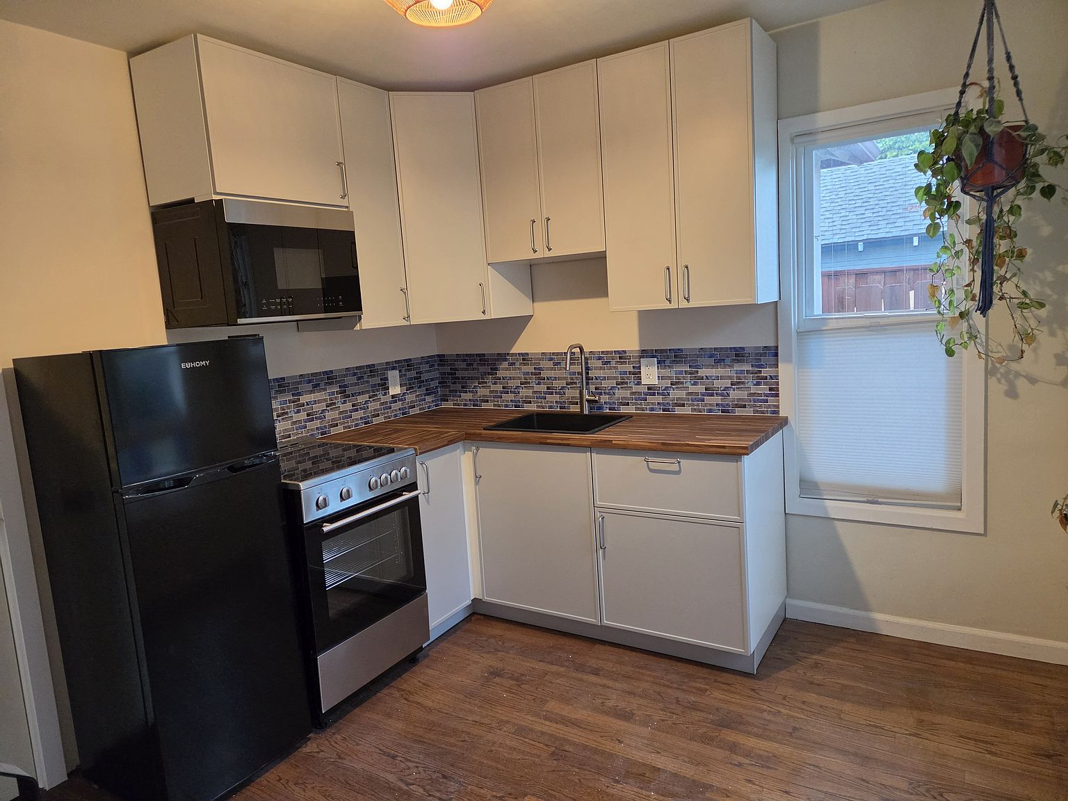 121 Glenwood Ave photo 2