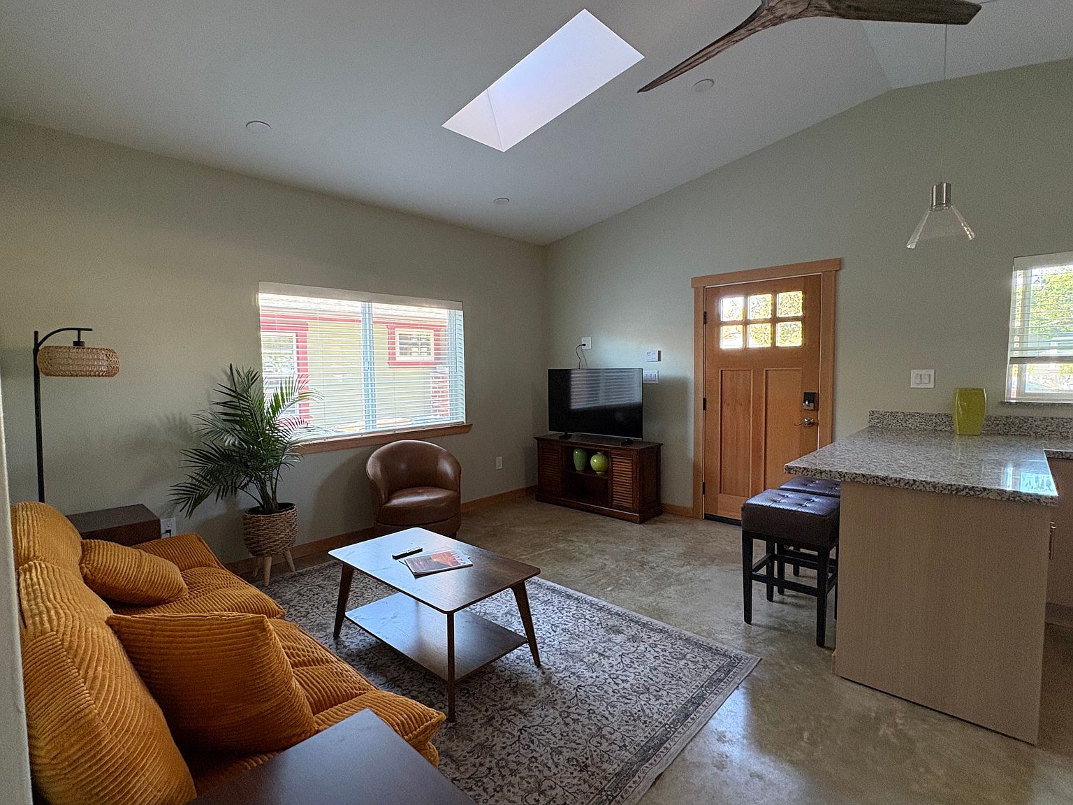 208 Washburn Ave photo 4