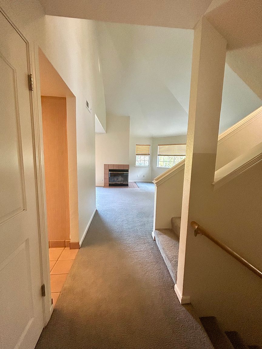 806 Isbel Ct photo 3