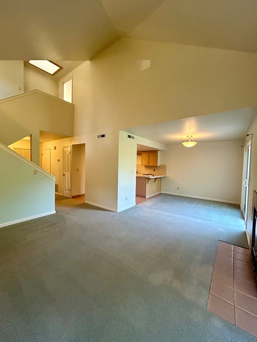 806 Isbel Ct photo 4