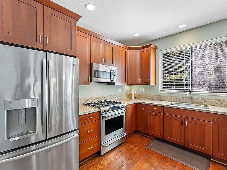 1720 Ocean St photo 4