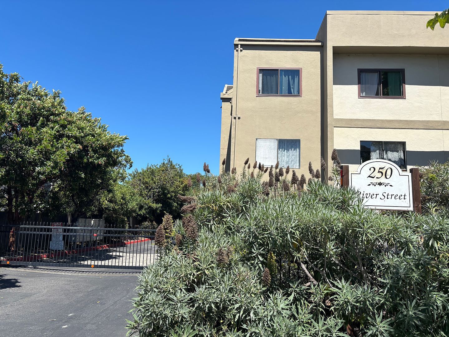 250 River St Santa Cruz, CA 95060 photo 2