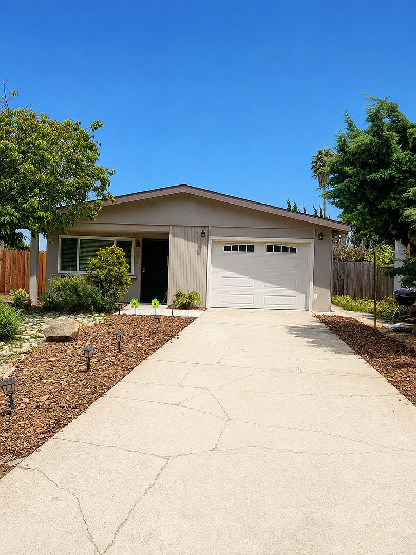 604 Ester Way photo 2