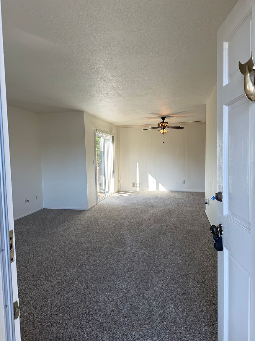 516 El Rio St photo 3