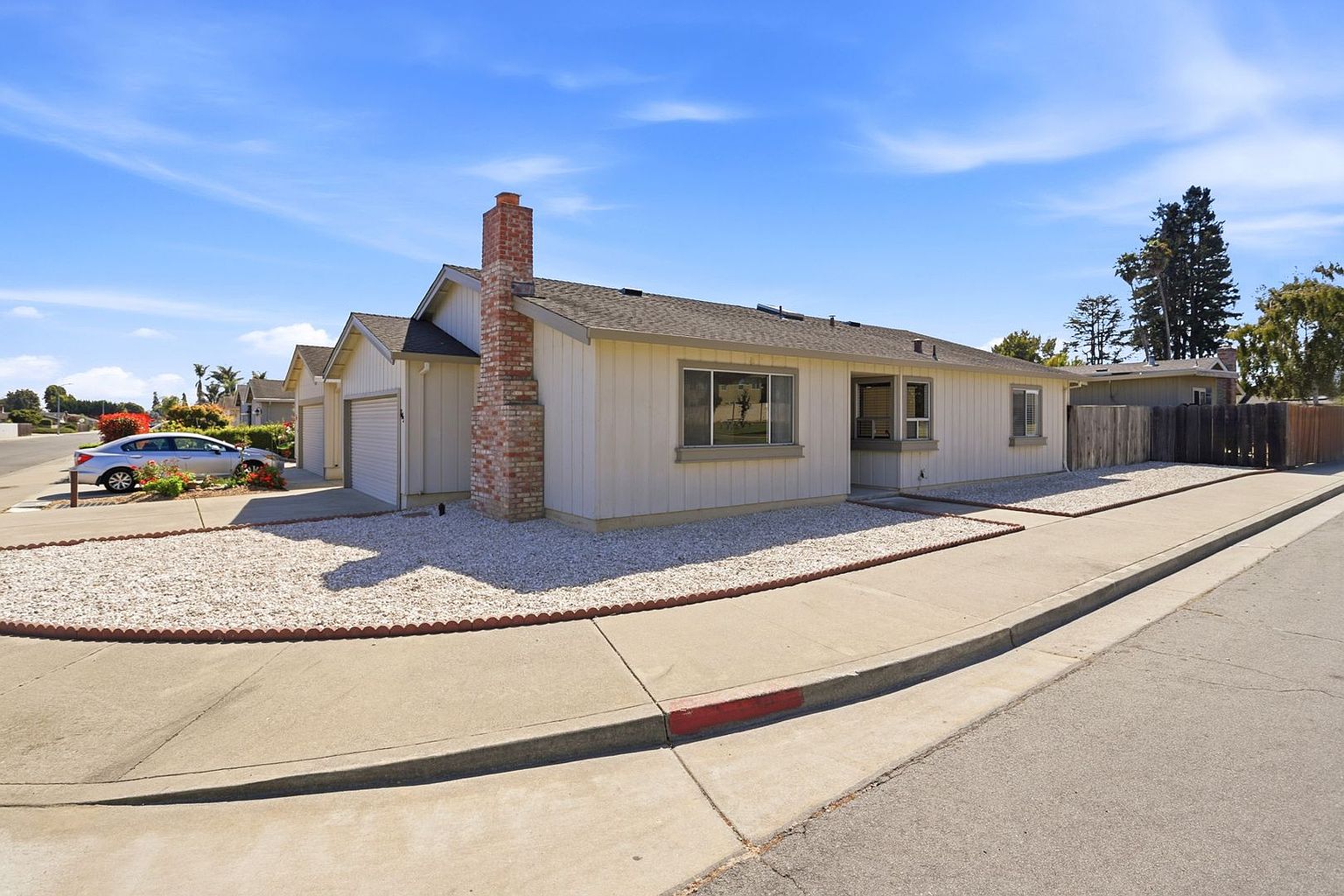 745 Cedar Dr photo 3
