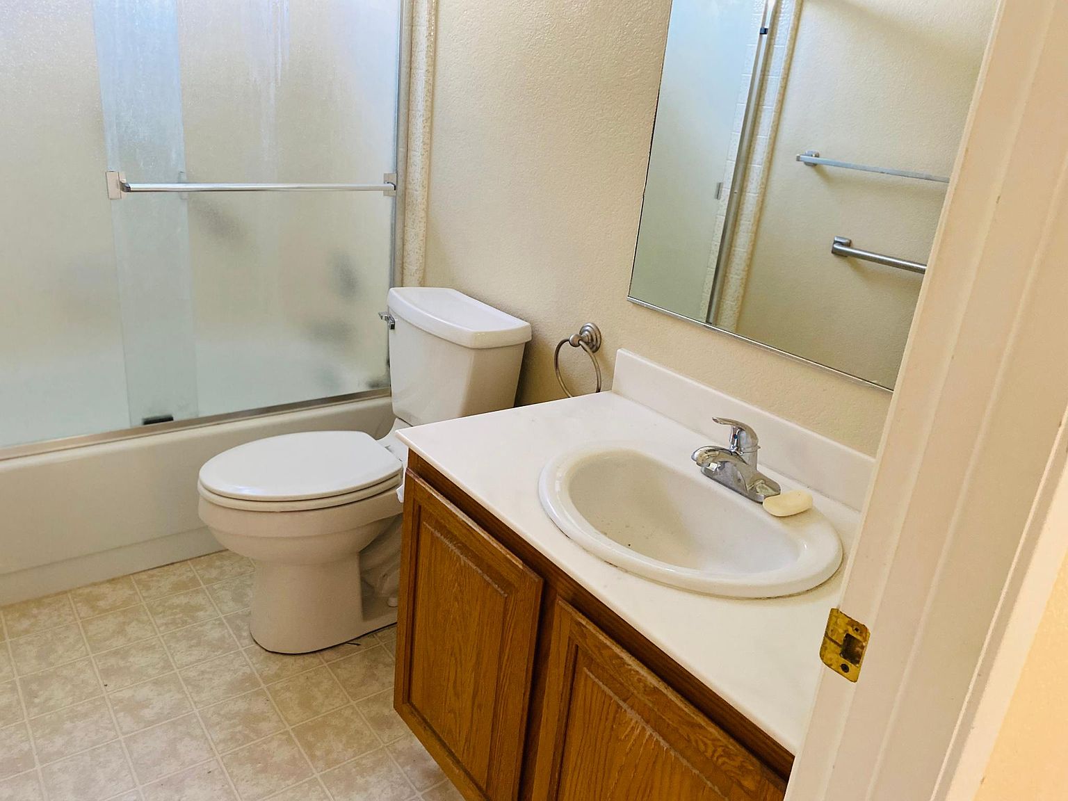 509 Vivienne Dr photo 3