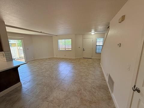 422 Baron Ct photo 3