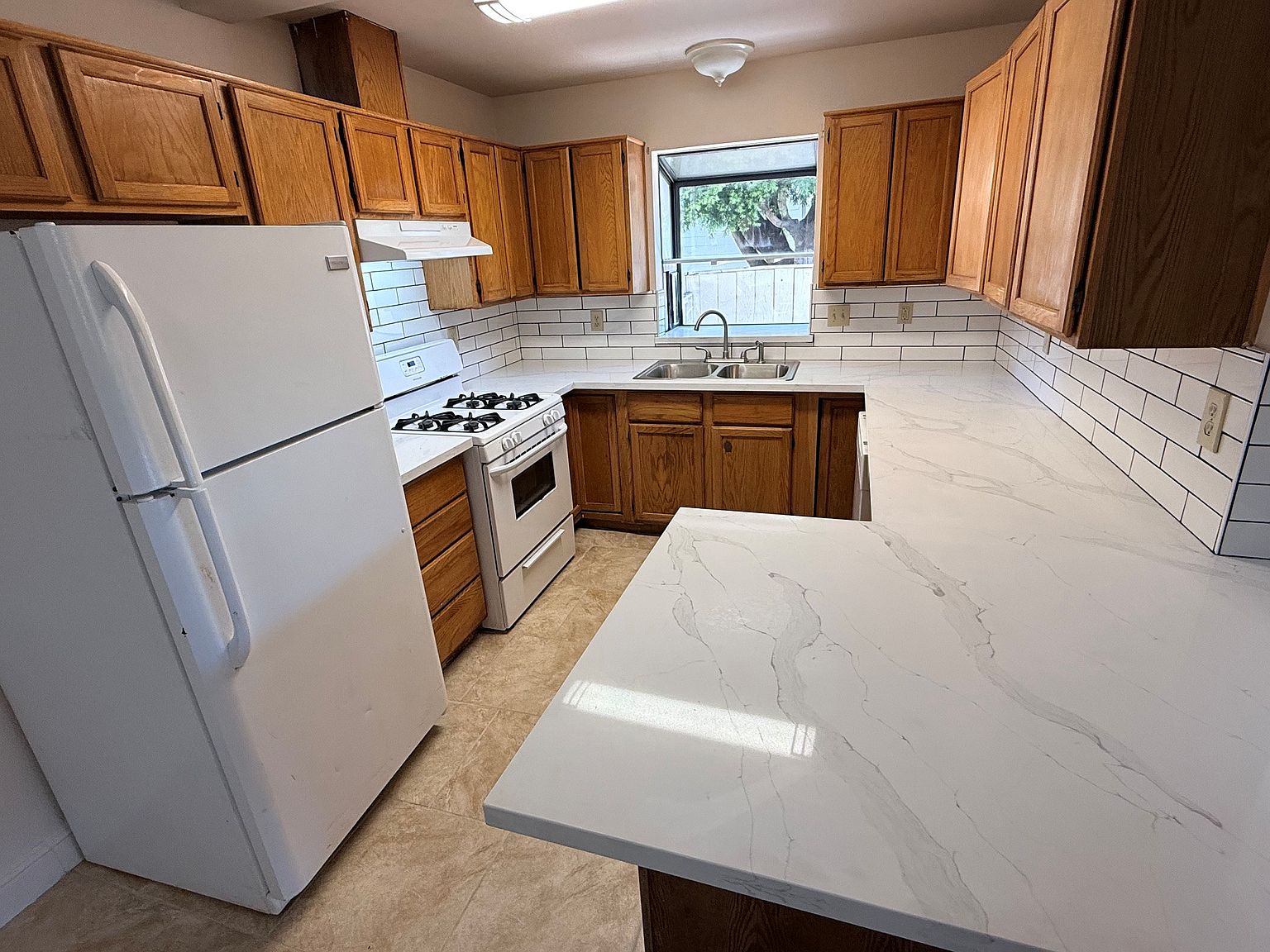 422 Baron Ct photo 4