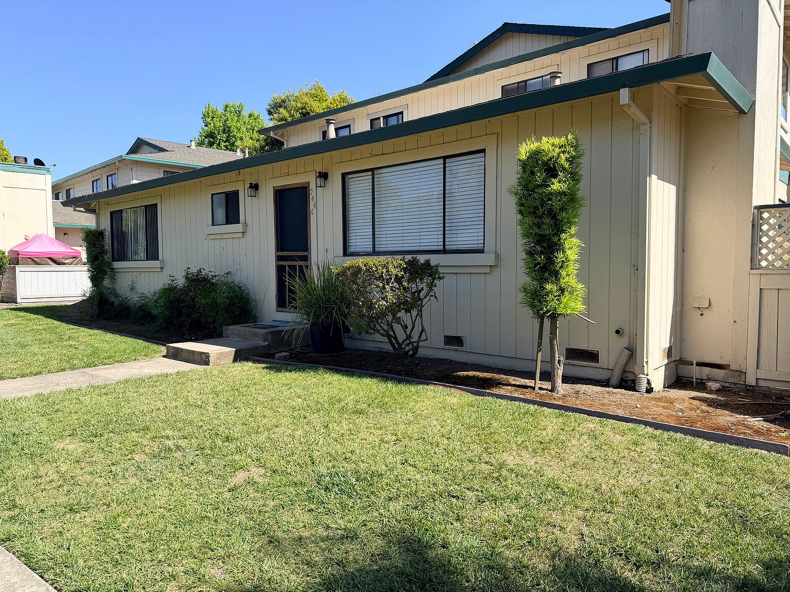 244 Green Meadow Dr photo 3