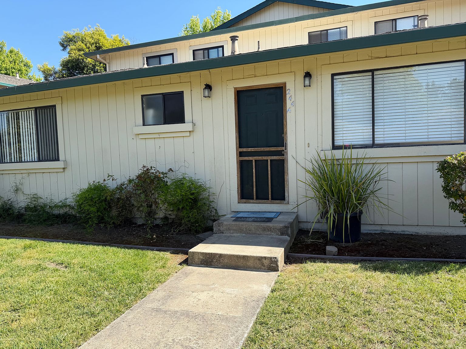 244 Green Meadow Dr photo 2