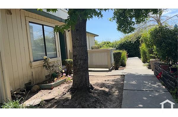 213 Silver Leaf Dr photo 2