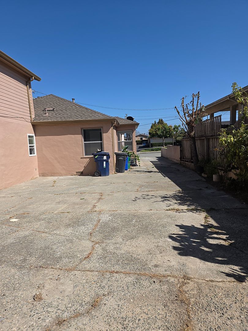 23 Broadis St unit 23 Broadis St photo 4