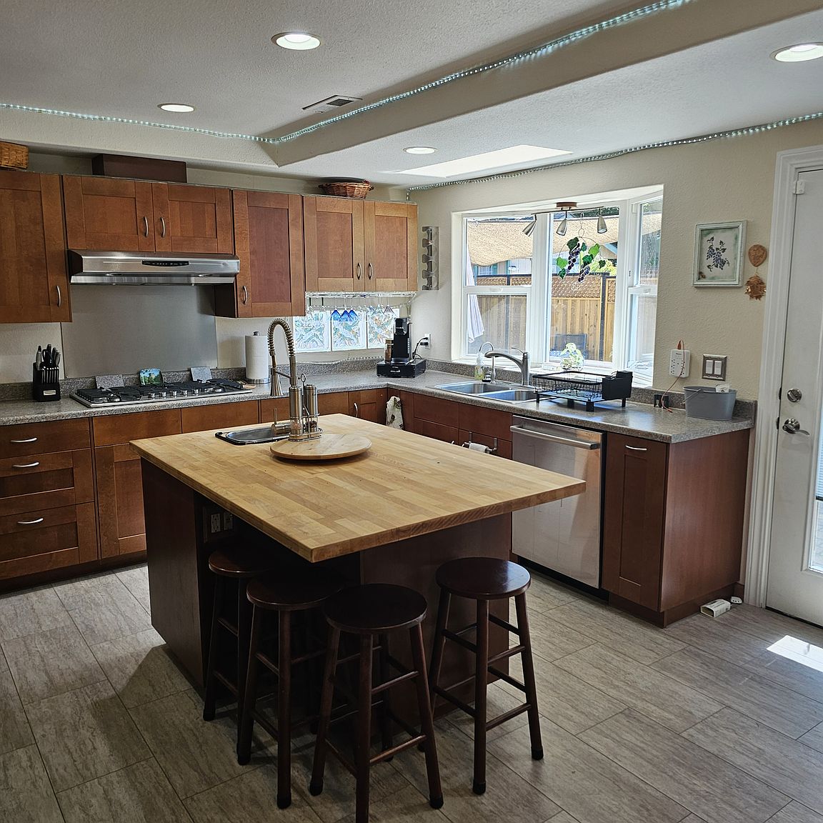 28 Meadow Way photo 4