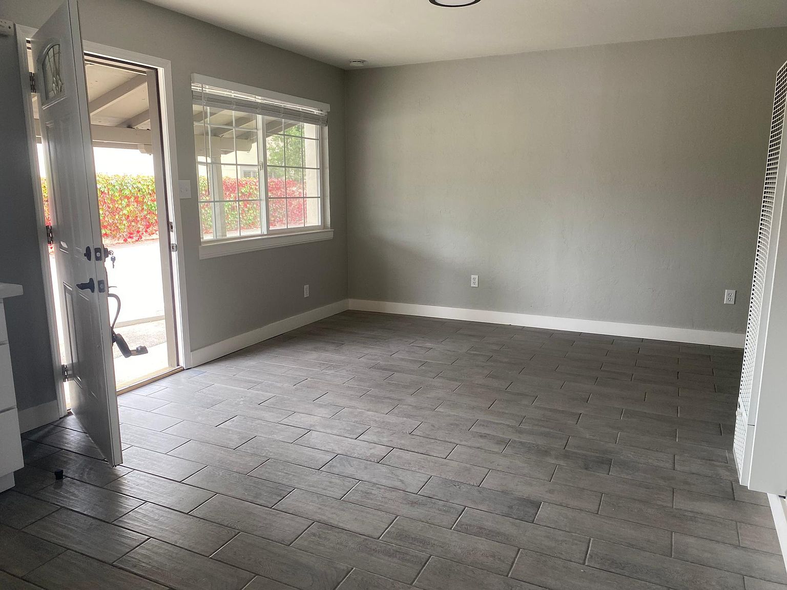 3164 Mission Dr photo 2