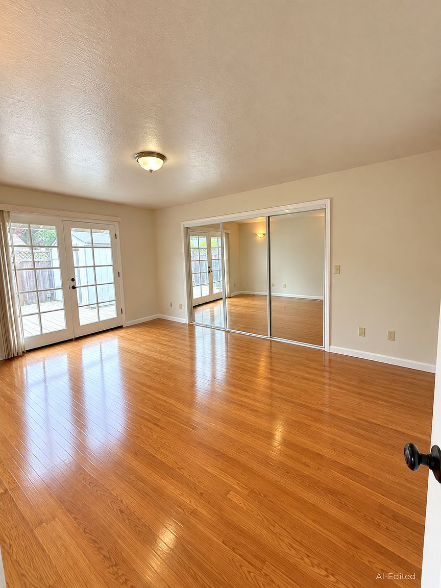 620 Stagg Ln photo 4