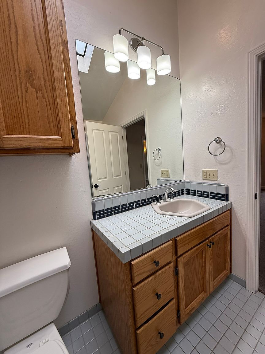 620 Stagg Ln photo 5
