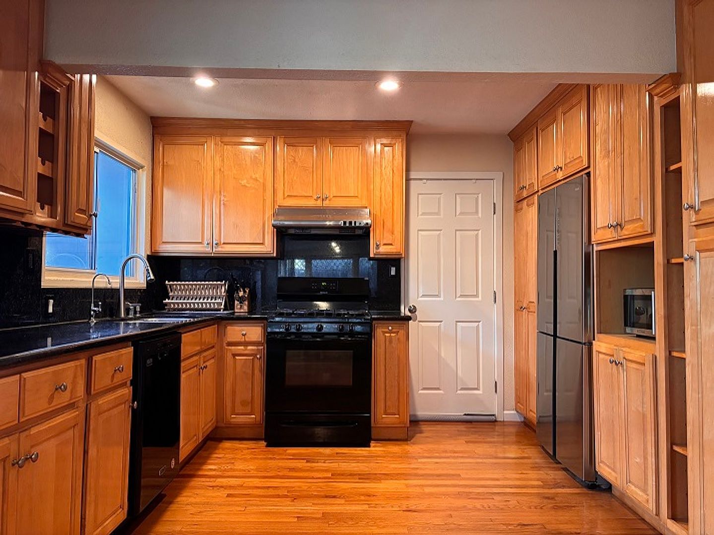 22525 E Cliff Dr photo 2