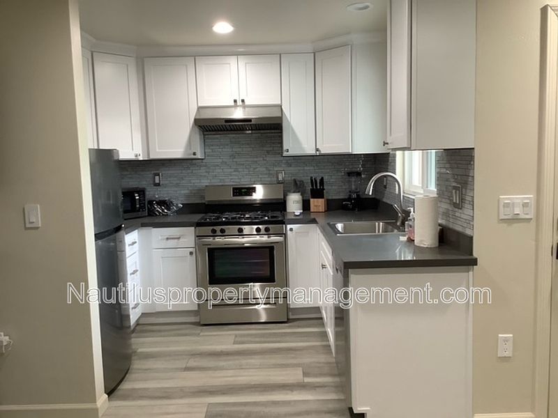 1950 17th Ave photo 2