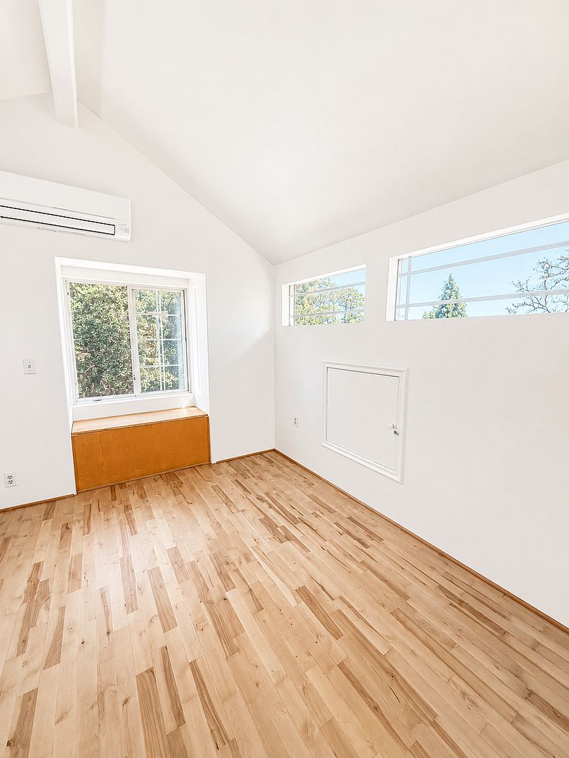 1472 Chanticleer Ave photo 3