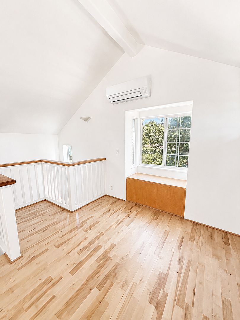 1472 Chanticleer Ave photo 2