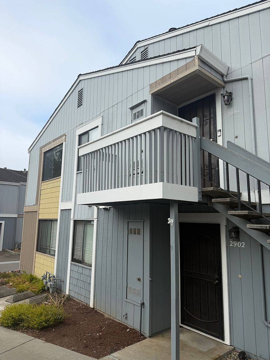 3BR/1BA Condo on Leotar Circle · Santa Cruz