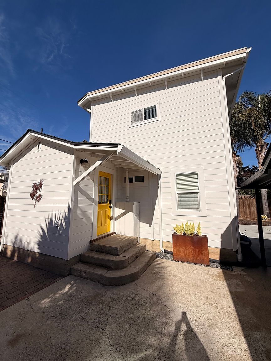3BR/2BA Single Family House on Topaz St · Capitola photo 4