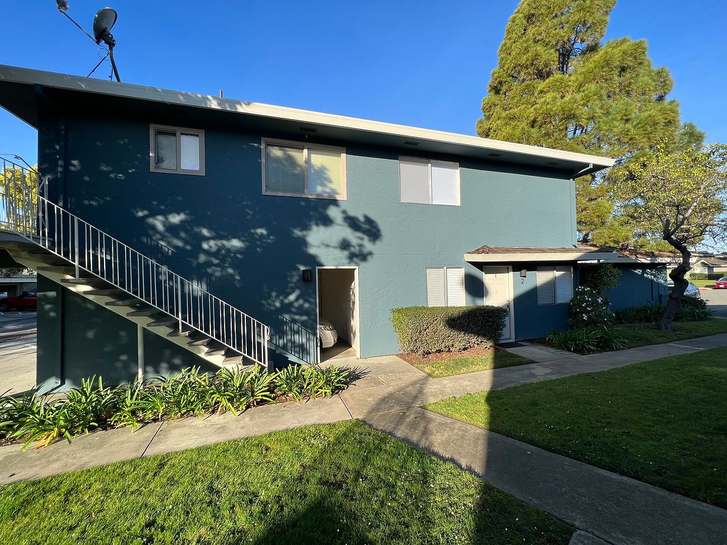 4320 Diamond St photo 3