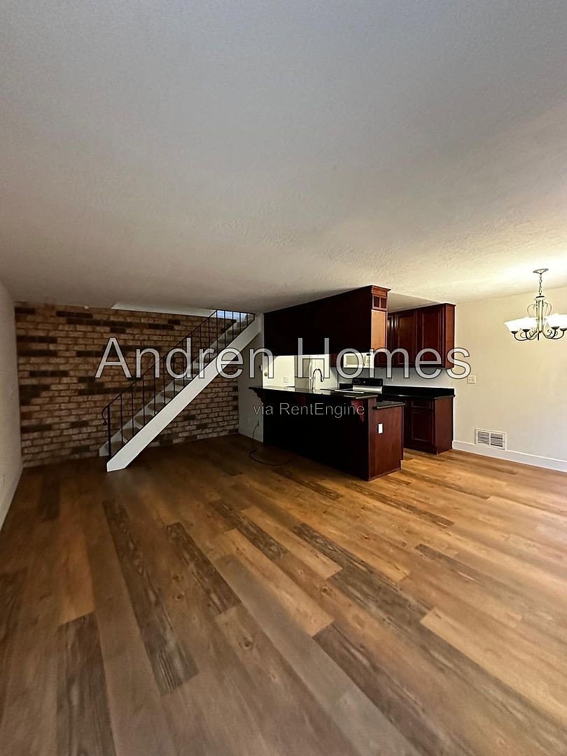 1540 42nd Ave photo 2