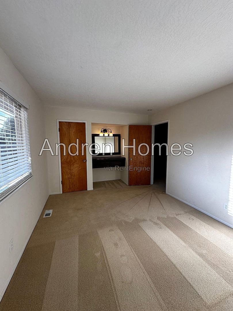 1540 42nd Ave photo 4