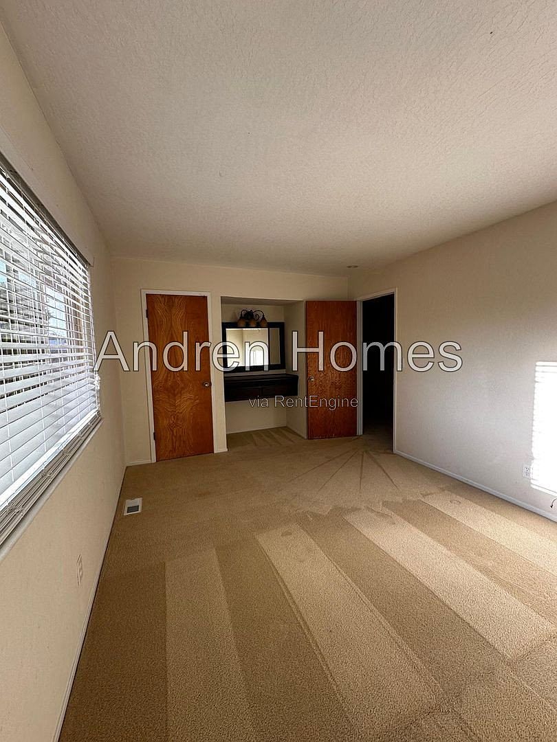 1540 42nd Ave photo 5