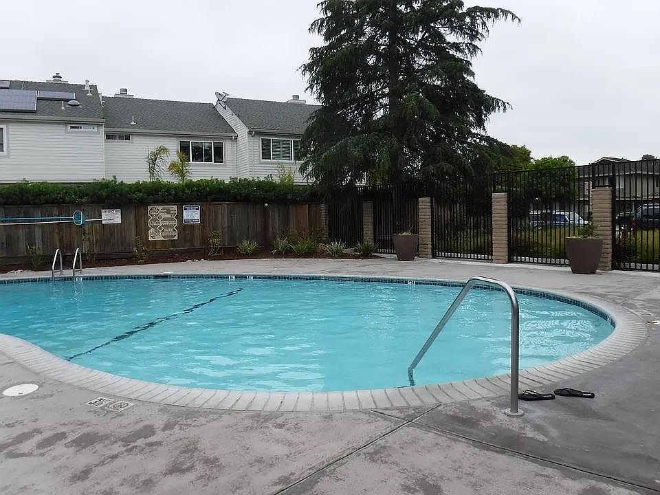 4450 Diamond St photo 4