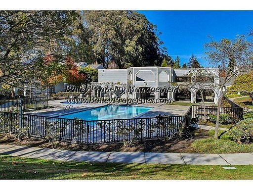 2623 Willowbrook Ln photo 2