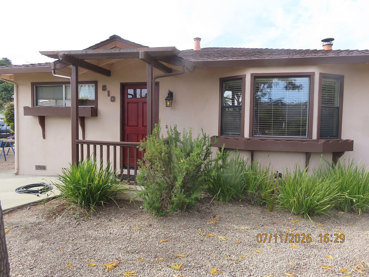 610 Maple St photo 2