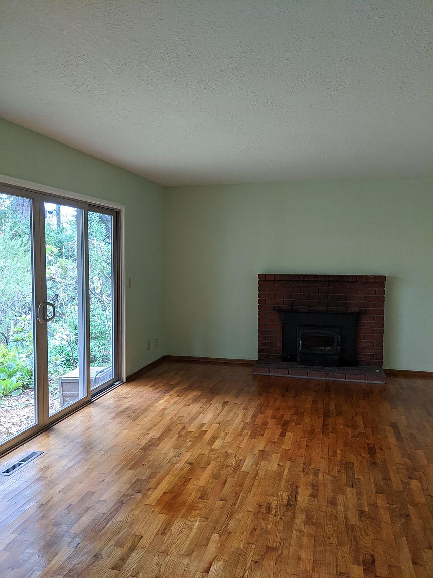 308 Townsend Dr photo 3