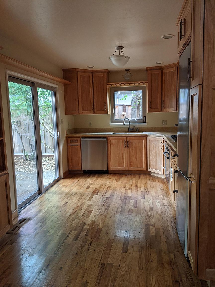 308 Townsend Dr photo 4