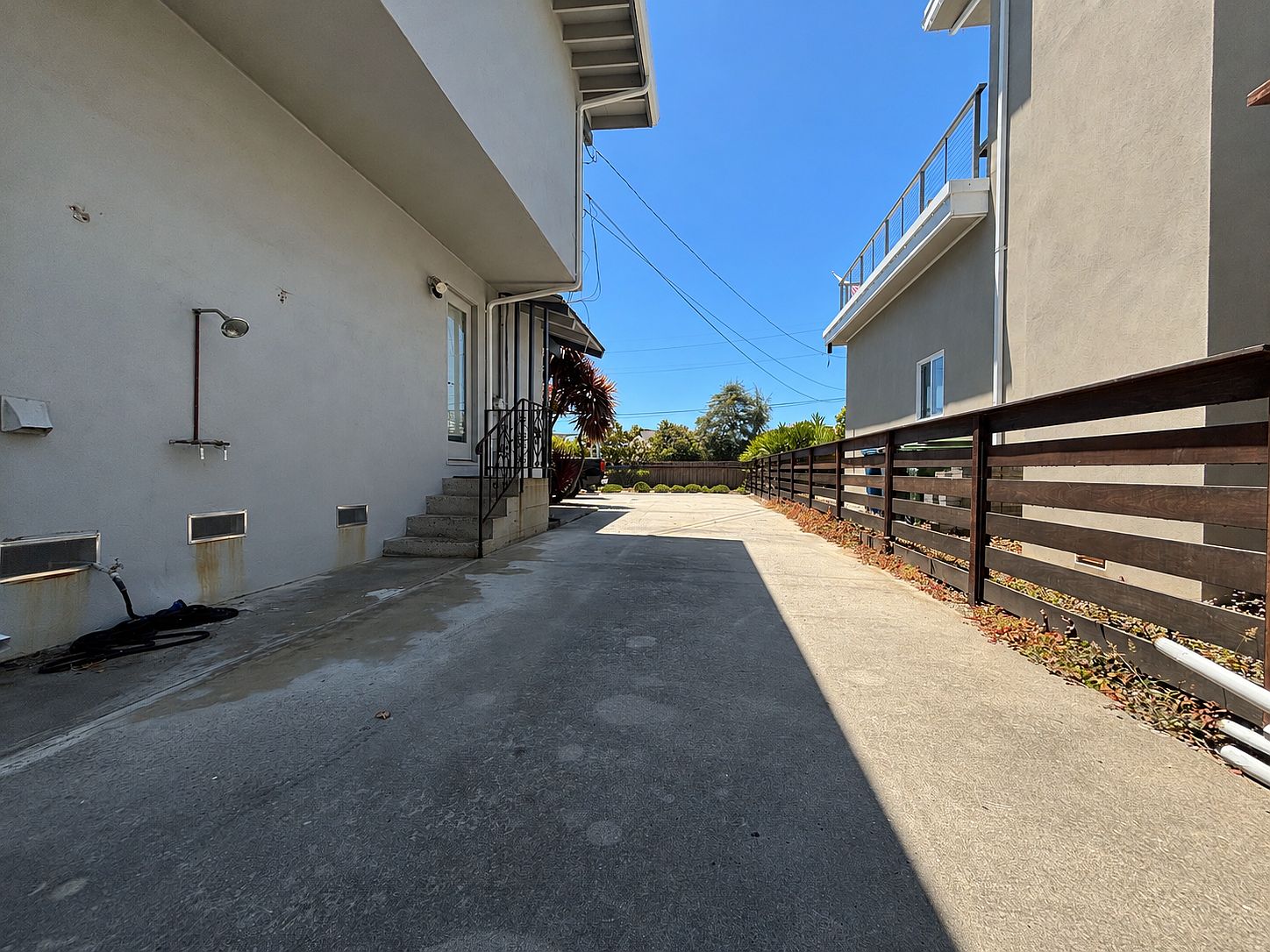 653 Bayview Dr photo 4