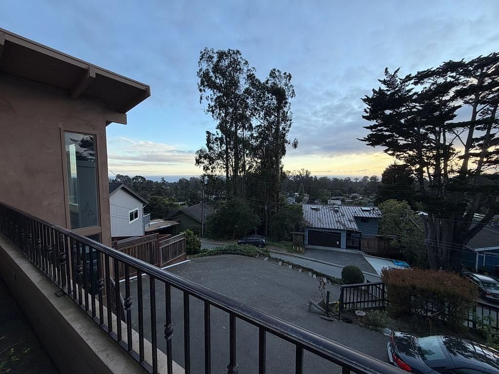 2BR/2BA Single Family House on Santa Marguarita Dr · Aptos photo 2
