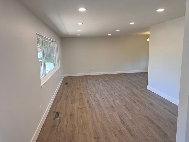446 Semple Ave photo 4