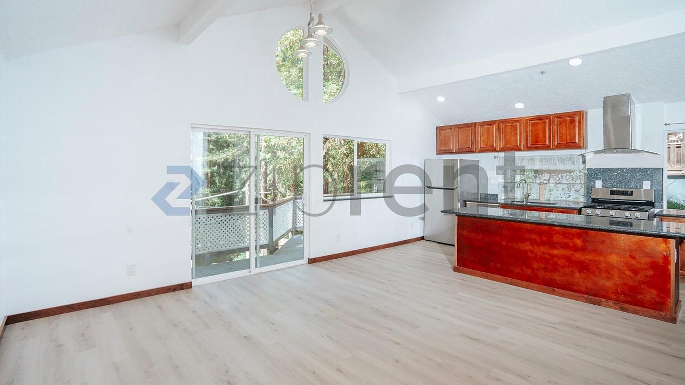 359 Redwood Rd photo 4