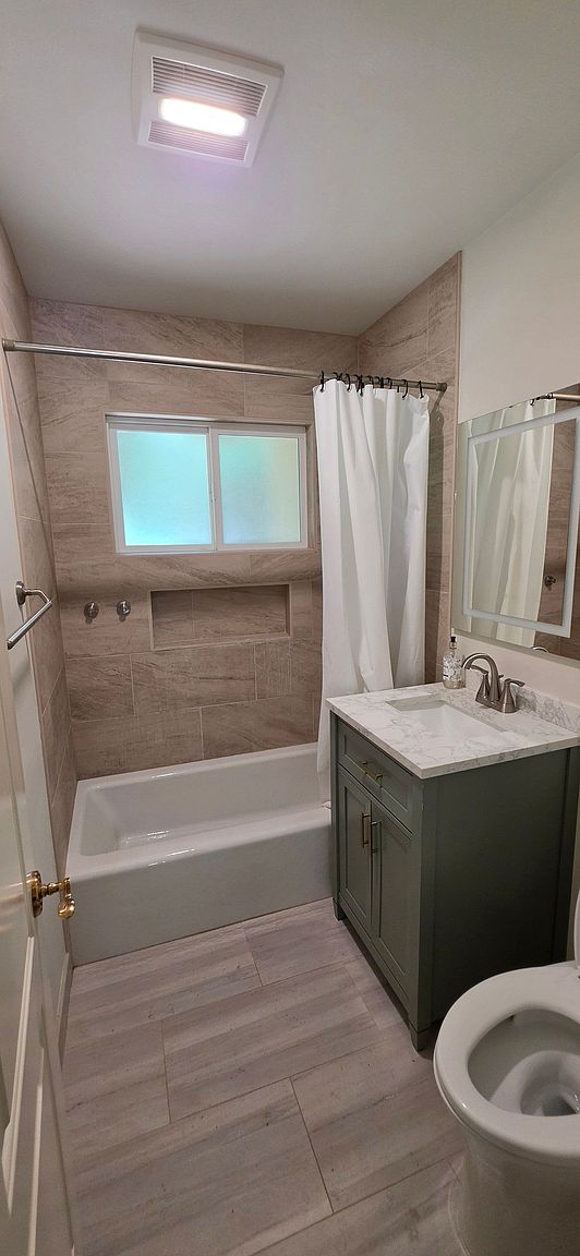 1550 Lakeside Dr photo 4
