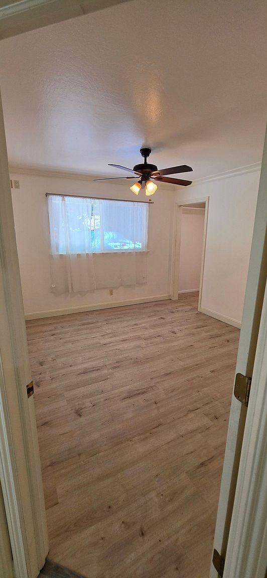 1550 Lakeside Dr photo 2